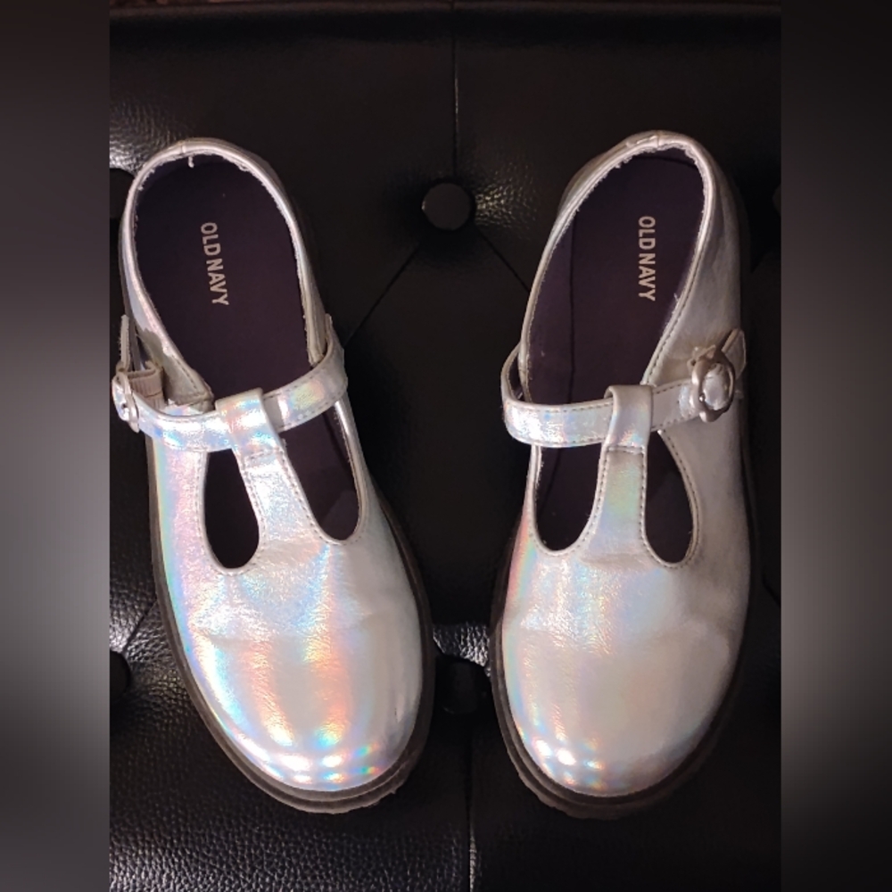 Old Navy Kids Iridescent Silver T-Strap Backle Dress Shoes Black Platform 4(23)